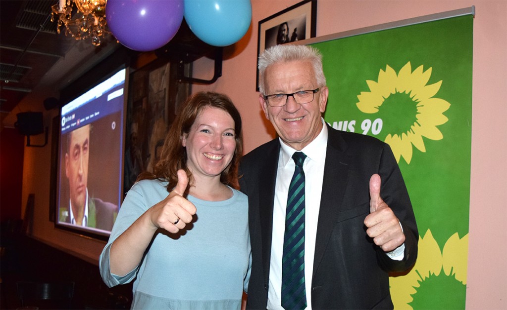 Dr. Anna Christmann von den Grünen feiert mit Ministerpräsident Winfried Kretschmann (Foto: STUGGI.TV/Bachmann)