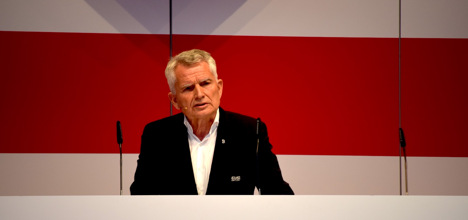 VfB-Präsident Wolfgang Dietrich auf der Mitgliederversammlung des VfB Stuttgart (Foto: STUGGI.TV)