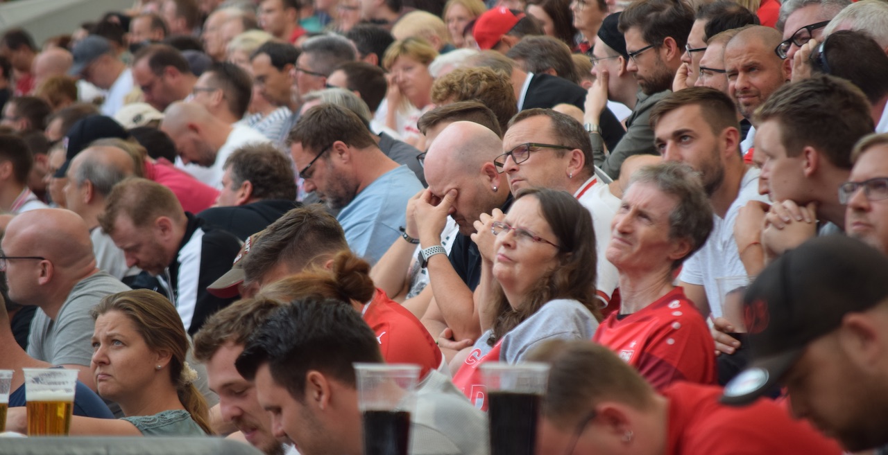 VfB-Fans auf der Mitgliederversammlung des VfB Stuttgart (Foto: STUGGI.TV)