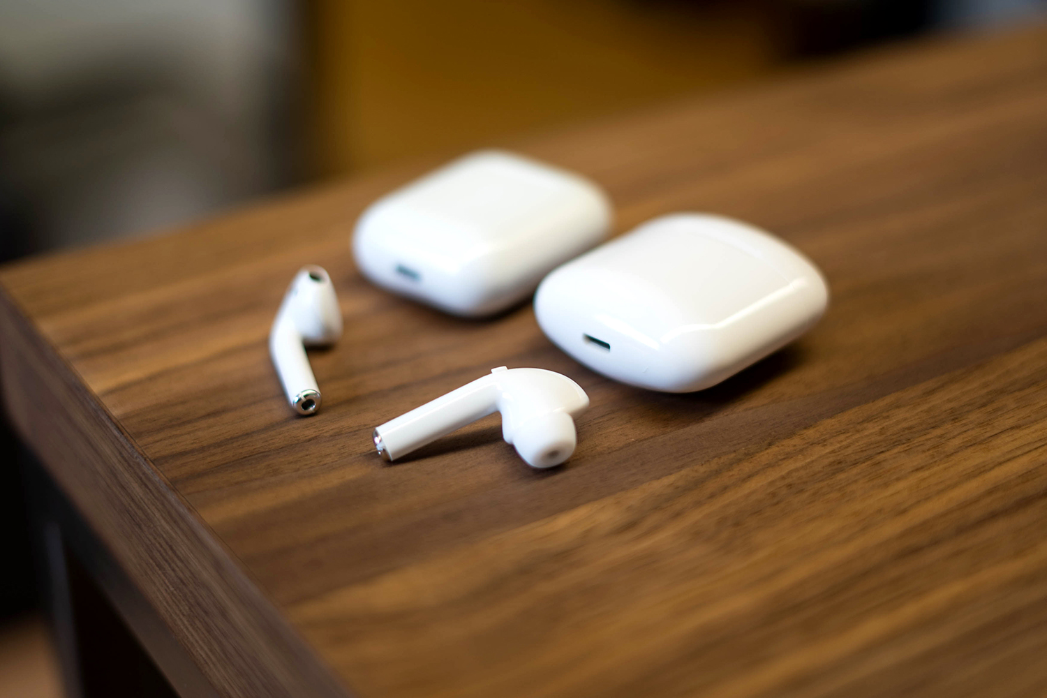 0310_DTC_Fake-AirPods_BB - STUGGI.TV
