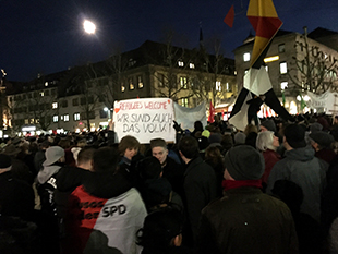 "No-Pegida": 8000 Menschen demonstrieren auf dem Schlossplatz