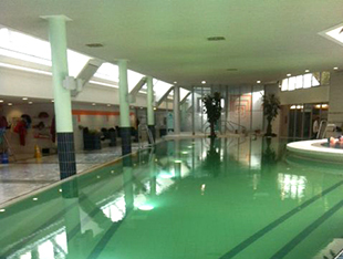 Bädercheck: Mineralbad Cannstatt vs. Leuze