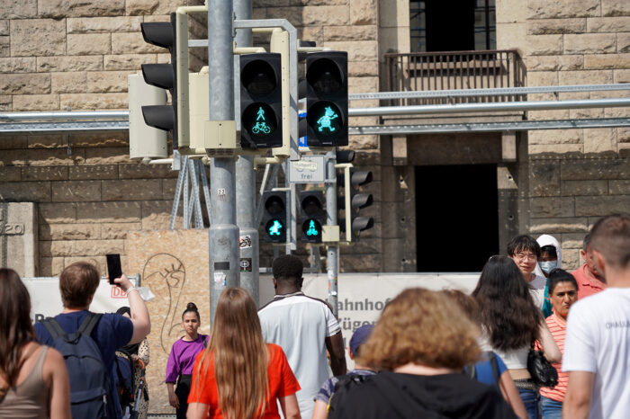 "Äffle und Pferdle"-Ampel eingeweiht: Kultfiguren zeigen nun den Weg über die Straße