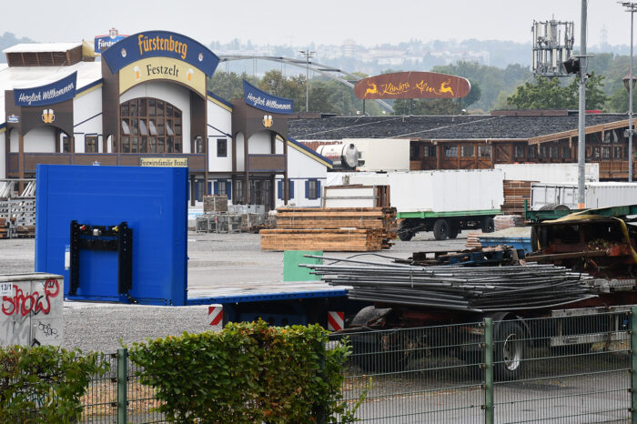 Fotogalerie: Aufbau des Cannstatter Volksfestes läuft auf Hochtouren