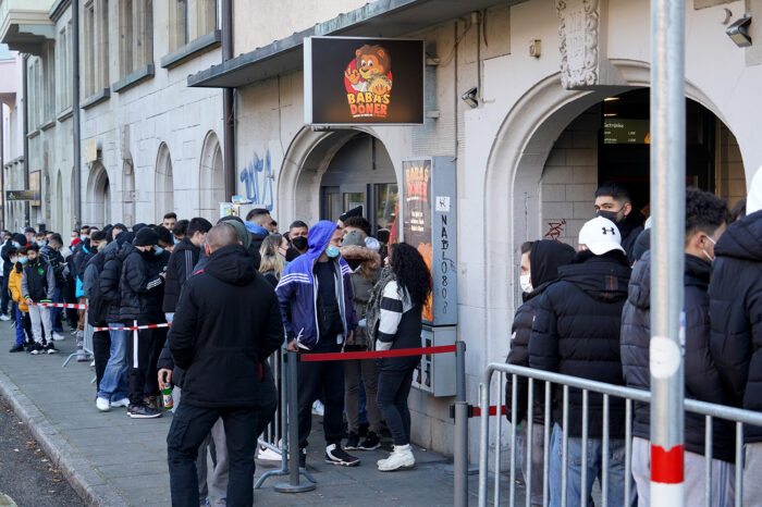 Corona-Alarm nach Riesenansturm: Babas Döner vorerst wieder dicht