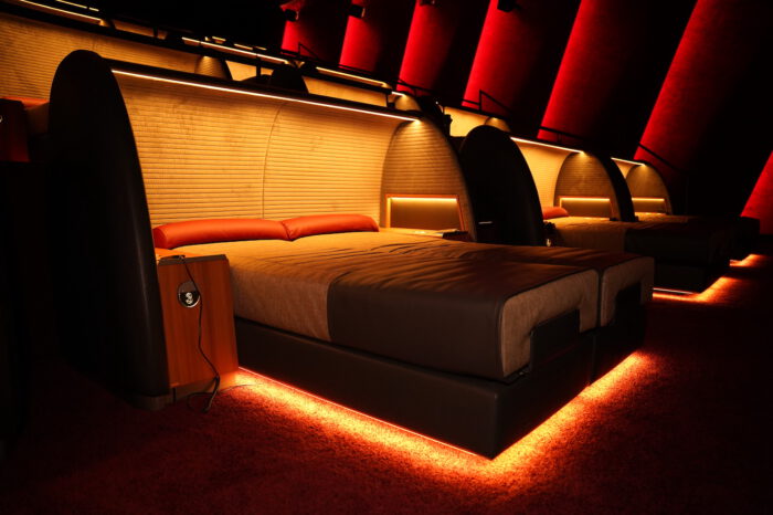 "Bed Cinema": Reporter testet Bettkino in Leonberg