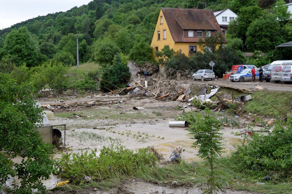 Nach Unwetter: Aufräumarbeiten im zerstörten Braunsbach. Foto: Daerr/STUGGI.TV