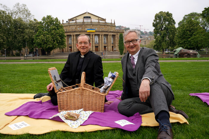 Brot und Wein im Schlossgarten: Stadtdekane Hermes und Schwesig stellen Resolution vor
