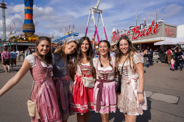 Gutes Wetter lockt die Besucherinnen und Besucher auf den Wasen