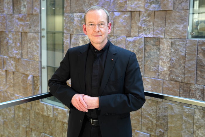 Katholischer Stadtdekan Hermes: "Kirche muss einfach mal ein paar Jahre die Klappe halten"