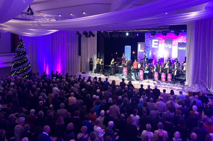 "Christmas in LE": Albi Hefele bringt Weihnachtsstimmung nach Leinfelden