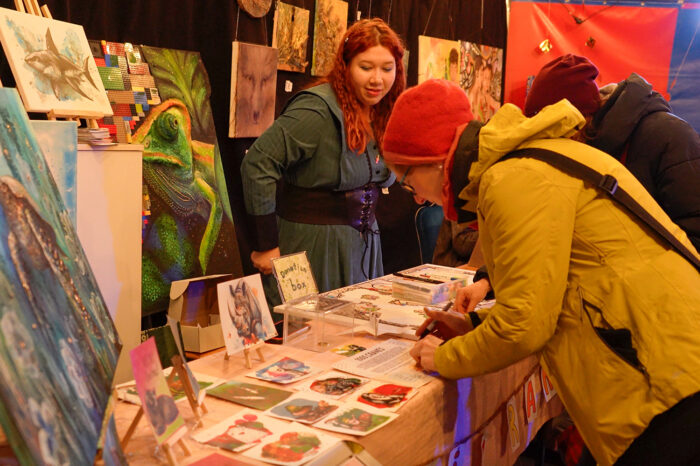 Wintermarkt "Lichterglanz und Firlefanz" im Circuleum