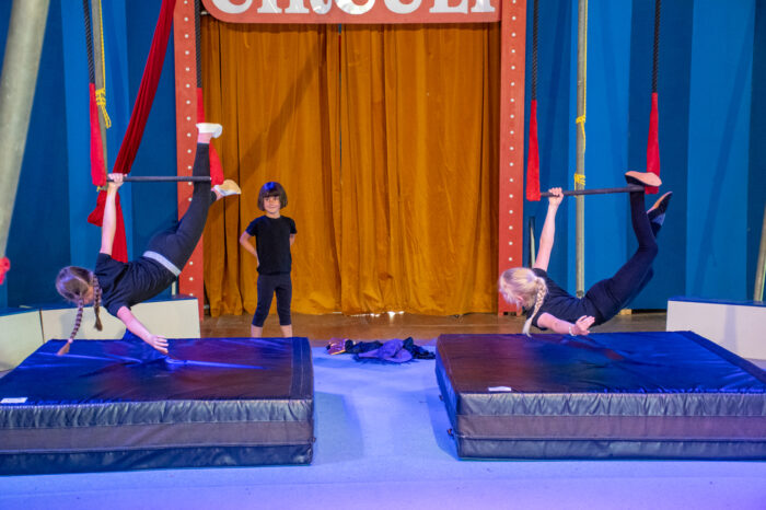 Im Training galt für die Circusschüler stets Maskenpflicht. "Beim Training mit Maske sind die Kinder im Vergleich sehr still," sagt Thomas Schäberle, der den Circus Circuli leitet.