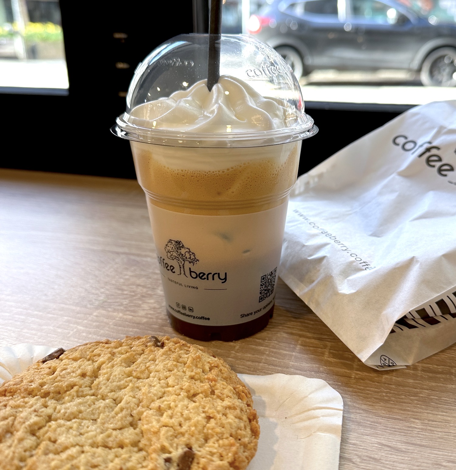 Kurzer Kaffee-Stop bei Coffee Berry am Stuttgarter Marktplatz. (Foto: STUGGI.TV)