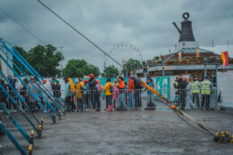 Beim Einlass zur neuen Palastzeltbühne kam es zu den Stoßzeiten kurzzeitig zu Stau. (Foto: STUGGI.TV)