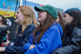 Das Publikum war trotz Regen voll mit am Start. (Foto: STUGGI.TV)