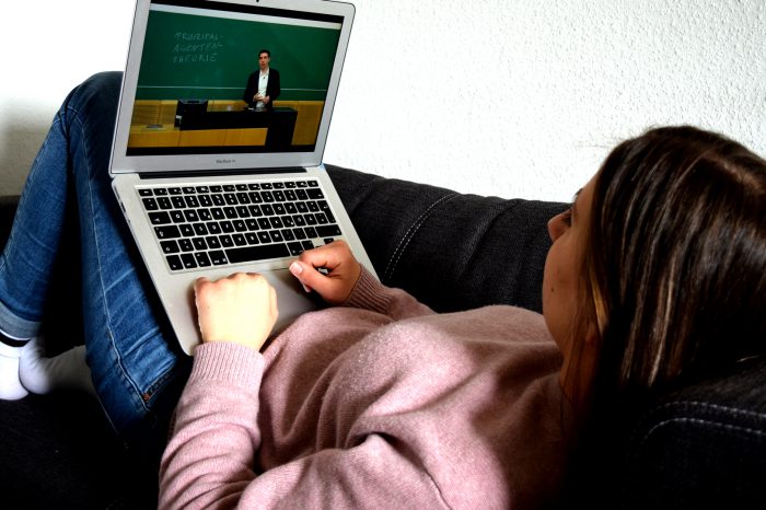 Uni 4.0: Studieren ohne Uni-Leben vorstellbar?