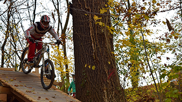 Downhill-Strecke: Rasante Abfahrt bringt Probleme