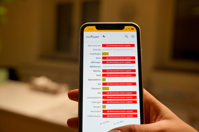 Lange Schlangen vor Bürgerbüros: Echtzeit-Ampel soll Besucher-Andrang regeln
