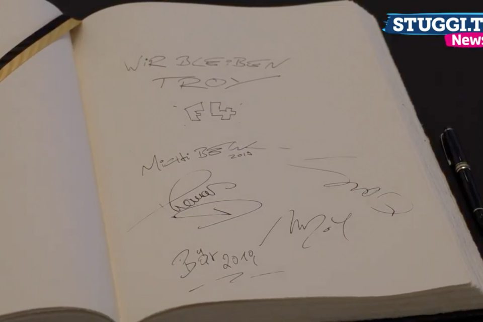 Die "Fantastischen Vier" bei OB Fritz Kuhn: Eintrag ins goldene Buch der Stadt Stuttgart (Foto: Stadt Stuttgart/Piechowski)