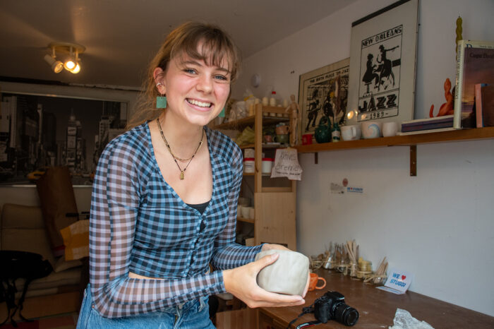 Eigene Töpfer-Firma "Filay Pottery" gegründet: 19-Jährige trotzt dem Zeitgeist