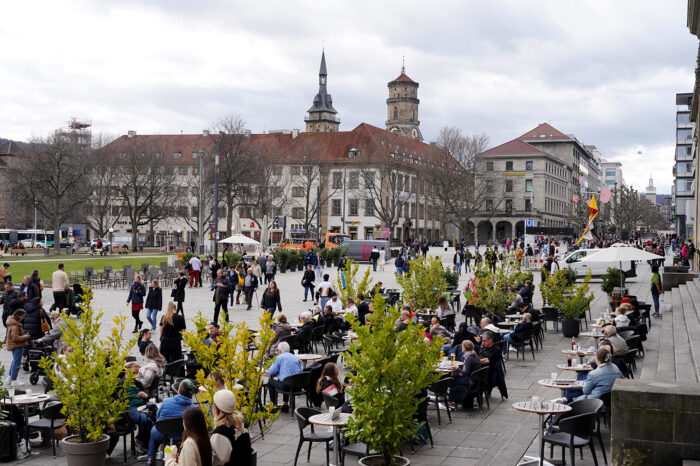 Fotogalerie: Milde Temperaturen und Sonne locken viele Menschen in die City