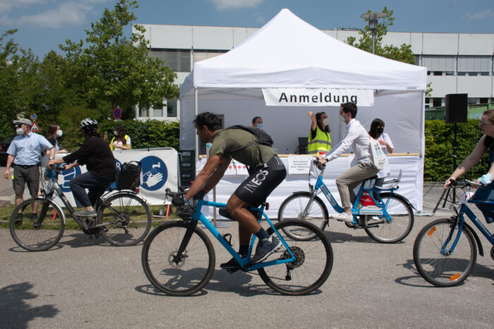 Diese Fahrradfahrt werden die Absolventen der Hochschule der Medien so schnell nicht vergessen.