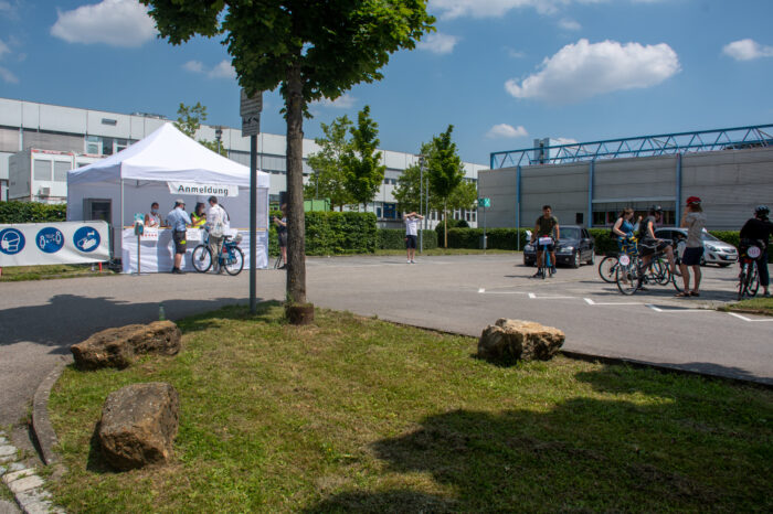 Das Zeugnis haben sich 34 Absolventen mit ihrem Fahrrad abgeholt.