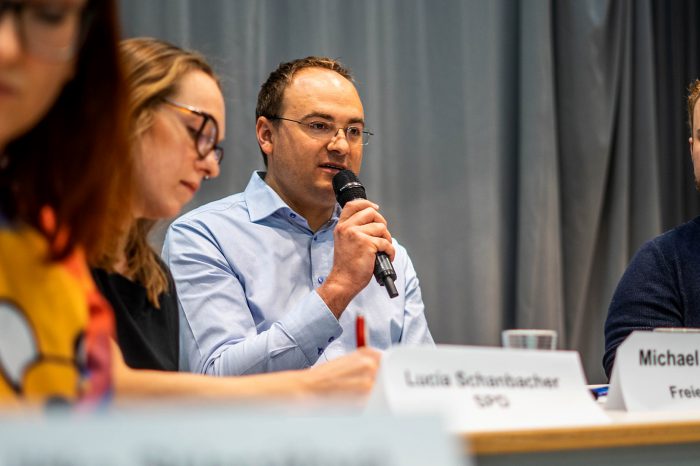 Kommunalwahl statt Mathe: Schüler diskutieren mit Politikern