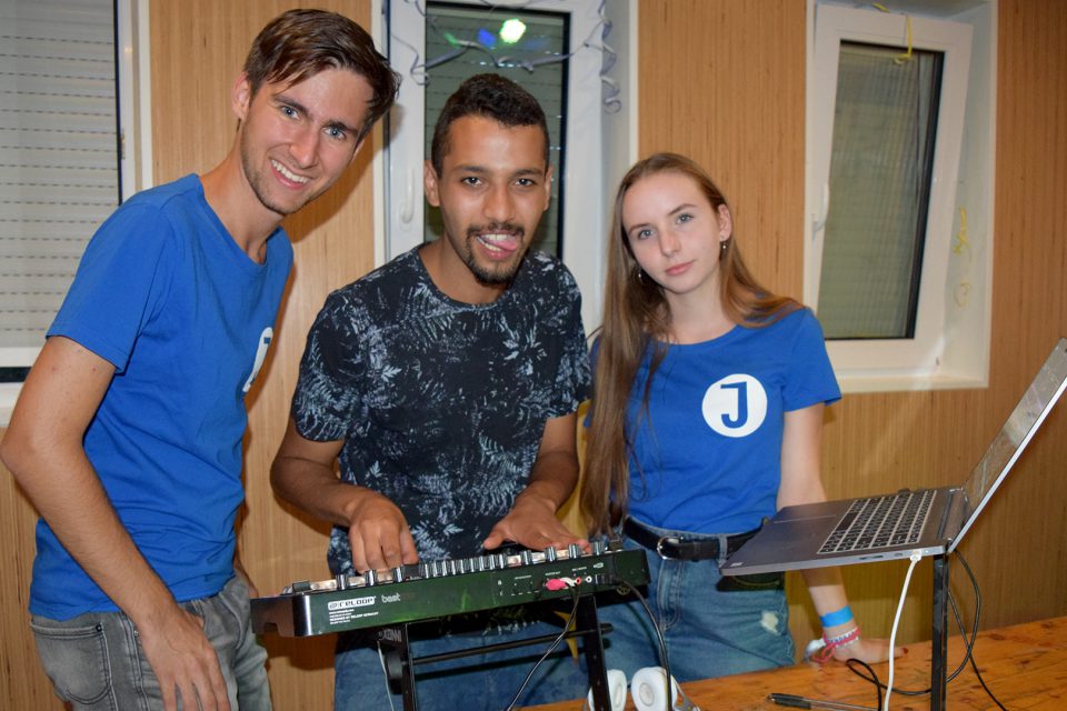 Der Jugendrat Stuttgart feiert im Jugendhaus Weilimdorf eine Sommerparty (Foto: STUGGI.TV)