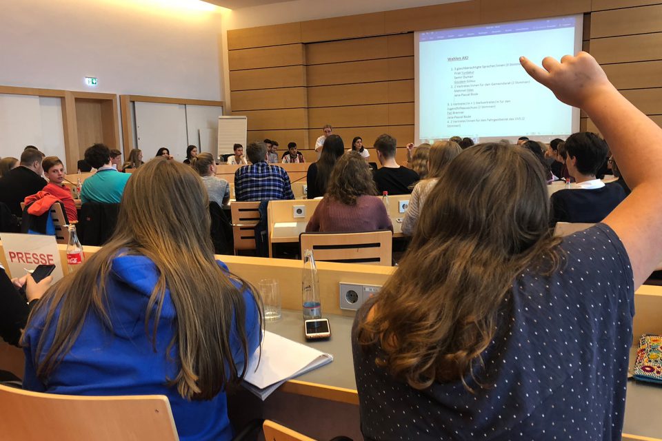 Anna Gronbach und Claire Meyer vom Jugendrat Stuttgart. (Foto: STUGGI.TV/Rau)