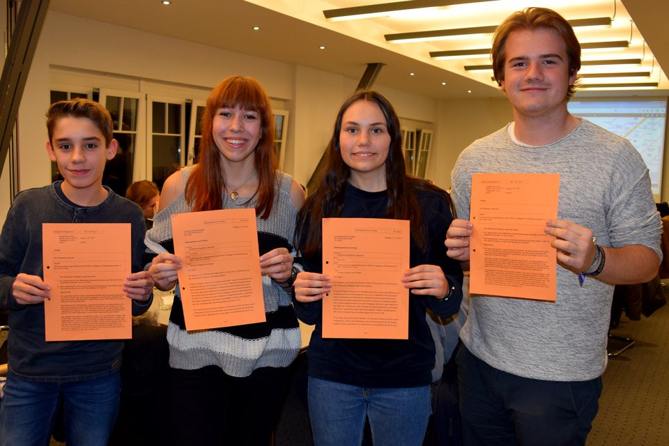 Der Jugendrat Stuttgart und die Jugendgemeinderäte des VVS-Gebiets kämpfen zusammen für ein Jugendticket in Stuttgart. (Foto: STUGGI.TV/Rau)