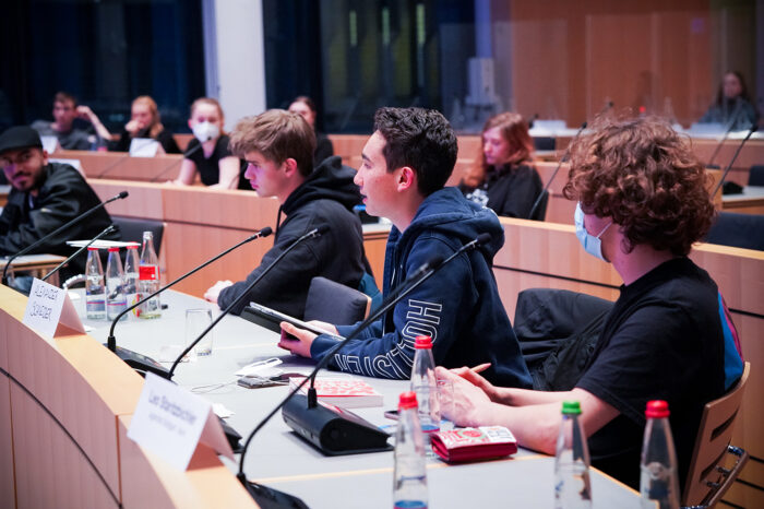 Wiedersehen im Rathaus: Jugendrat Stuttgart erstmals wieder in Präsenz