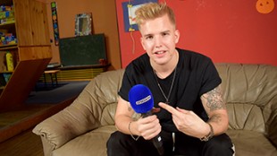 Unser Moderator Julian Ruffner hat den jungen Rap- und Pop-Musiker Kayef zum Interview getroffen (Foto: STUGGI.TV)