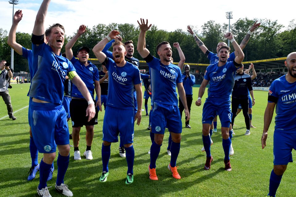 Die Stuttgarter Kickers dürfen nach 4:3-Sieg beim FSV 08 Bissingen weiter vom Aufstieg in die Regionalliga träumen (Foto: STUGGI.TV)