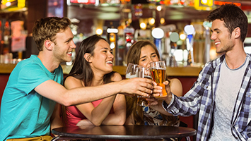 Klassentreffen (Foto: Clipdealer)