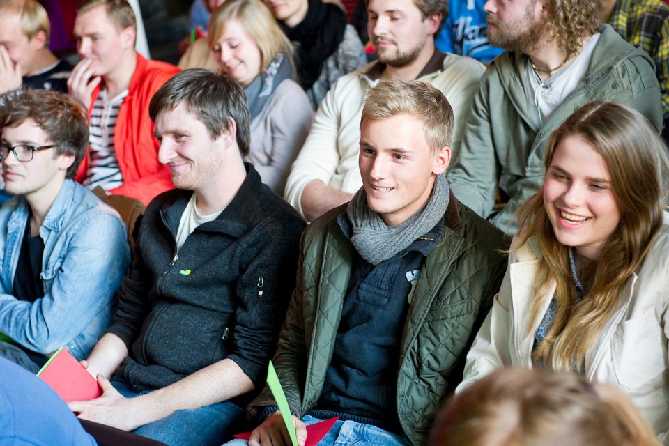 Kommunalwahl 2019: Jugendliche und ihre Wünsche an die Politik vor der Haustür. 14 Mädchen waren im Rahmen des Girls Day bei STUGGI.TV zu Gast. (Foto: STUGGI.TV)