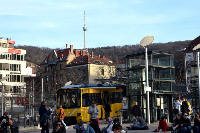 Verbot für Ansammlungen von mehr als 2 Personen - Erster Corona-Todesfall in Stuttgart