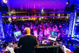 Anlässlich der Langen Nacht der Museen in Stuttgart 2017 findet im Mercedes-Benz Museum eine Afterparty statt (Foto: PV Projekt Verlag)