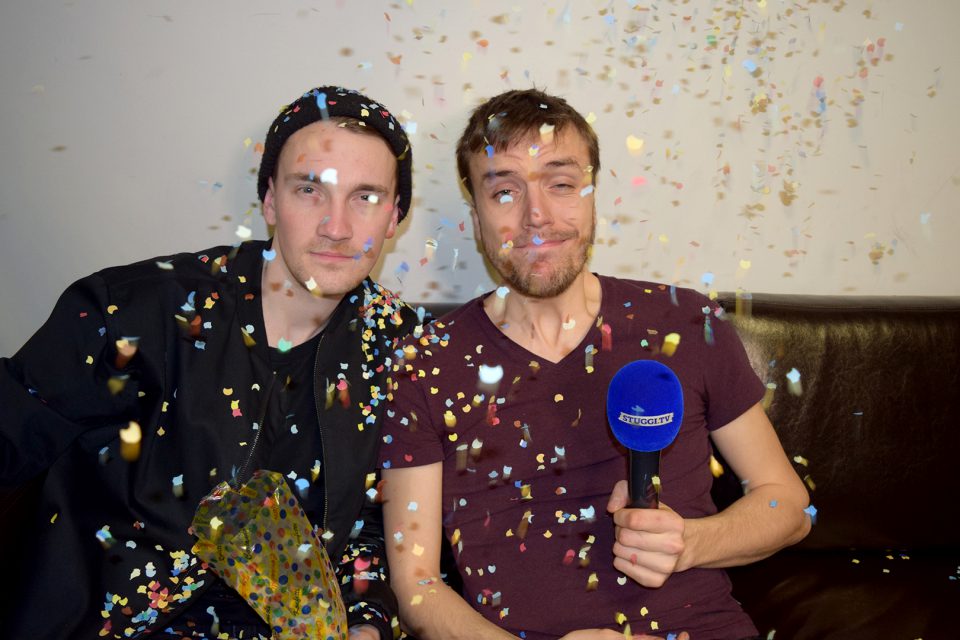 Das Musik-Comedy Duo "Das Lumpenpack" ließ beim Interview mit STUGGI.TV Konfetti regnen. (Foto: STUGGI.TV)