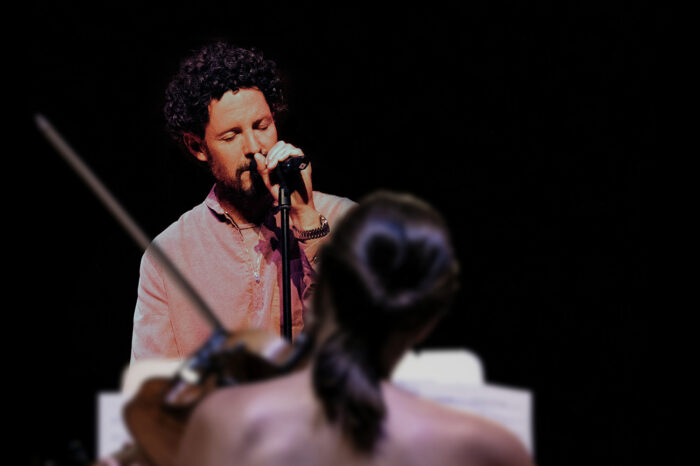 Max Herre spielt Weihnachtskonzert im Opernhaus