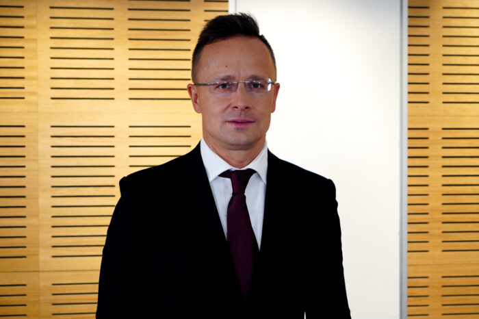 Der ungarische Außenminister Peter Szijjarto über Homophobie und Flüchtlingspolitik