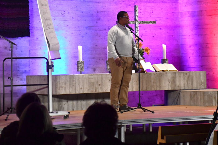 Stuttgarter Priester battlen sich im Poetry Slam