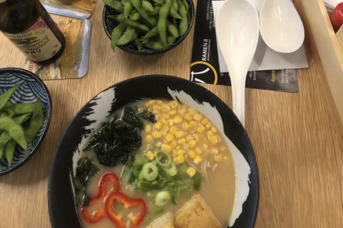 Provisorisch und geheimnisvoll: Big in Japan im "Ramen 8"