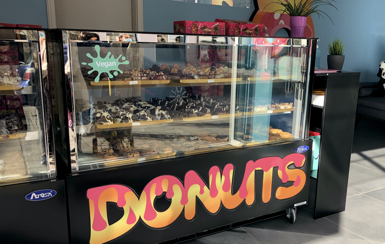 Donuts auf die Hand bei "Royal Donuts" in Feuerbach STUGGI.TV
