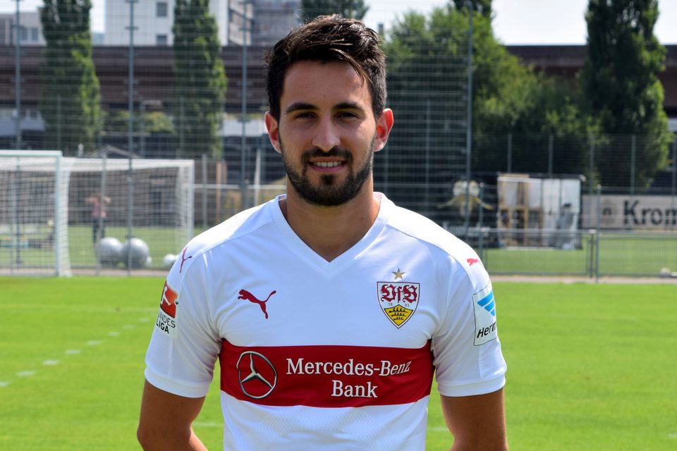 VfB Mittelfeld-Spieler Lukas Rupp zeigt sein Stuttgart. Foto: Sieck/STUGGI.TV