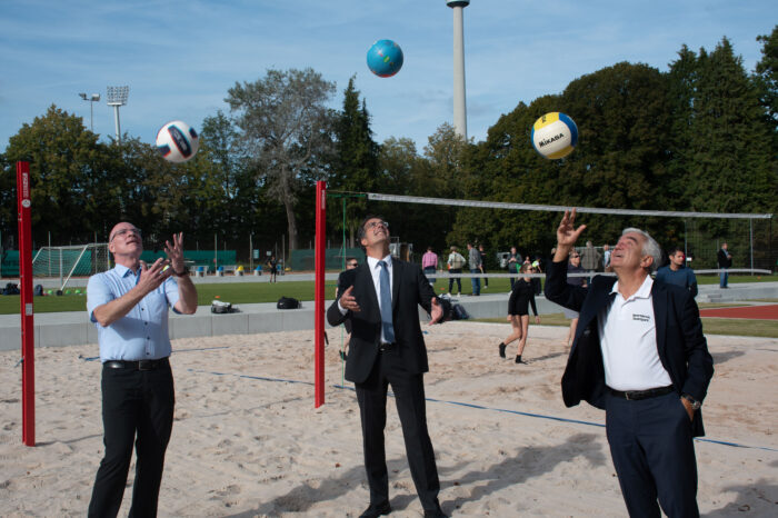 Fotogalerie: Bürgermeister Maier übergibt neue Sportflächen an die TSG Stuttgart