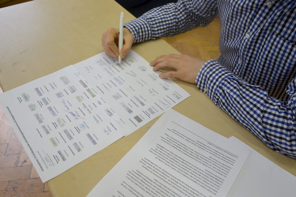 Sollten Schüler früher ihre Schulfächer wählen? (Foto-STUGGI.TV)