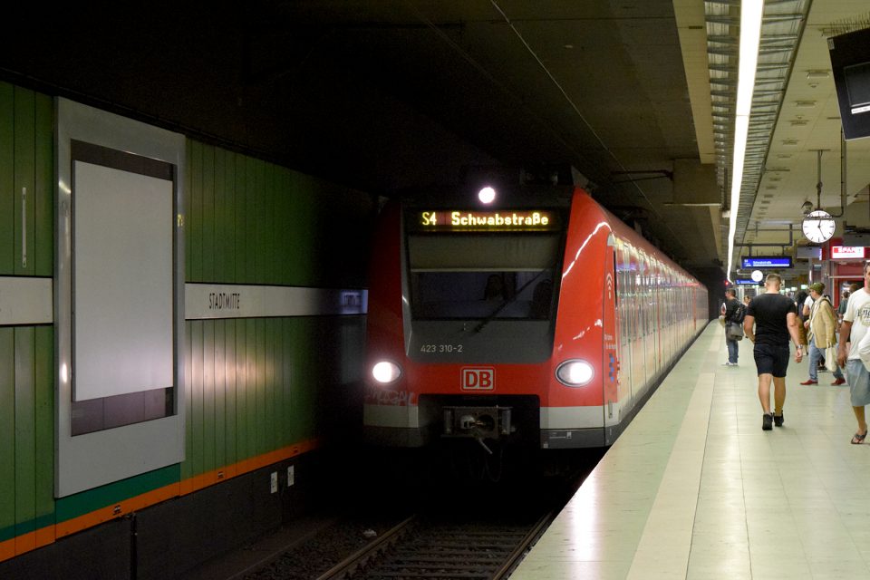 Sollte Schwarzfahren noch staerker bestraft werden? (Foto: STUGGI.TV)