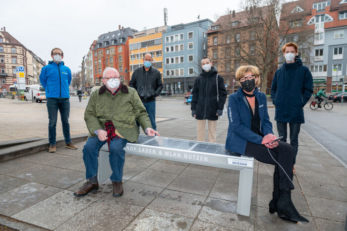 Jugendrat weiht neue Solarbank am Marienplatz ein